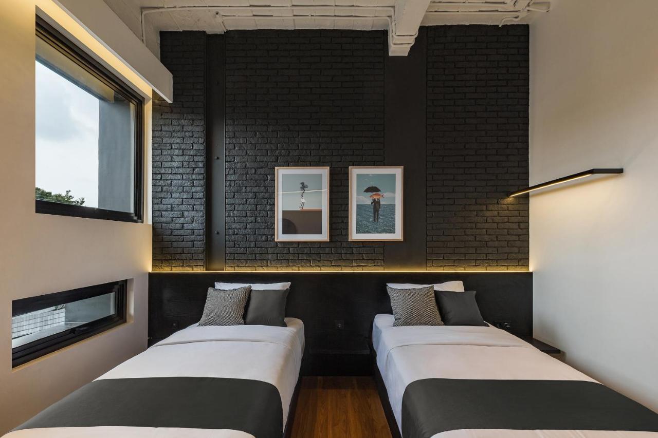 Qub Rooms Semarang Bagian luar foto