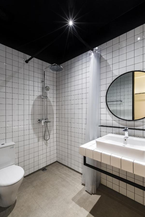 Qub Rooms Semarang Bagian luar foto